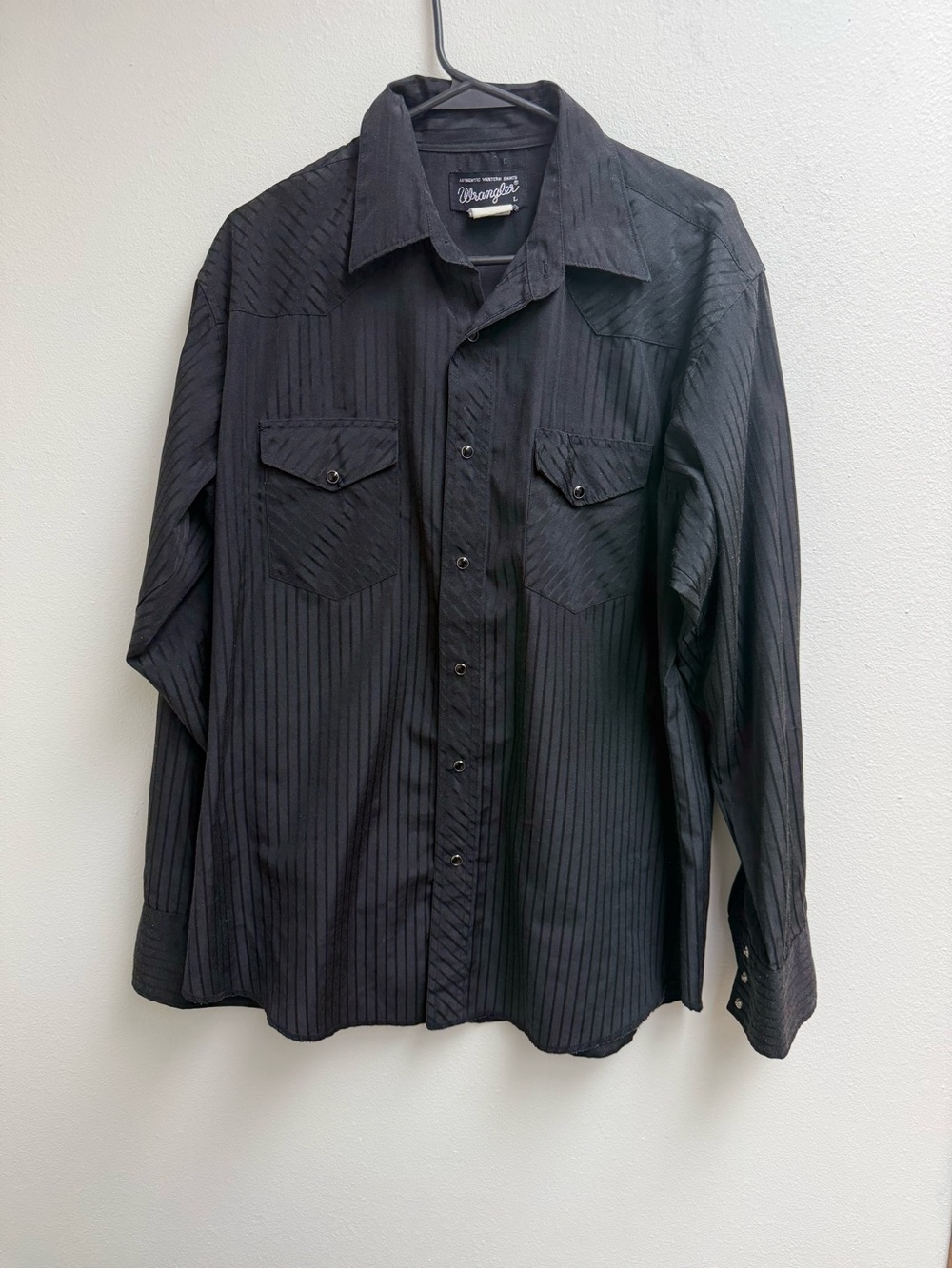 Vintage Wrangler Men's Black Western Button-Up Shirt